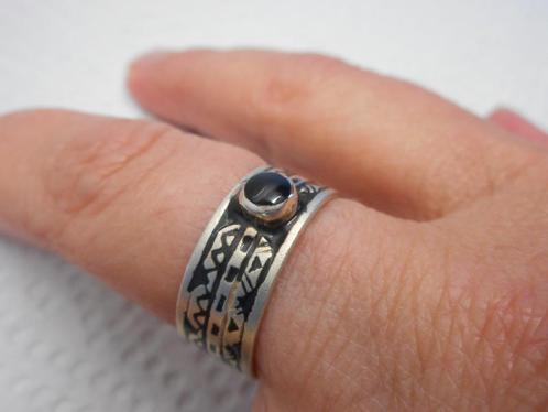 Zilveren vintage ring met onyx maat 17.75 nr.684, Sieraden, Tassen en Uiterlijk, Ringen, Gebruikt, Dame, 17 tot 18, Zilver, Zilver