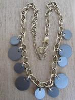 Dyrberg/Kern goudkleurige ketting met leren schijfjes, Sieraden, Tassen en Uiterlijk, Kettingen, Overige materialen, Verstelbaar