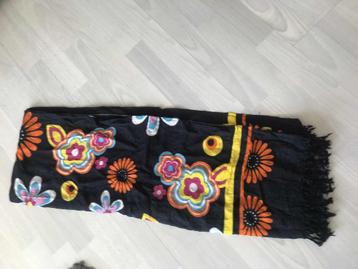 Fleurige pareo beschikbaar voor biedingen