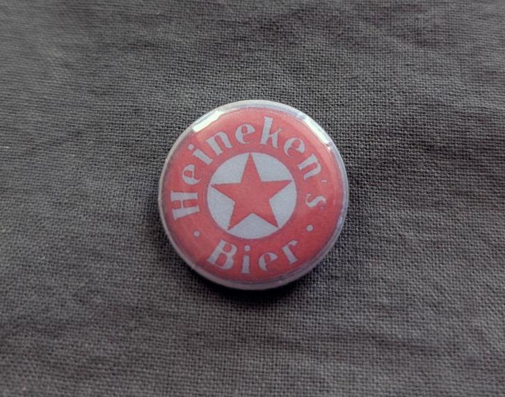Heineken oud logo rood button – 25mm button / speld / pin, Verzamelen, Biermerken, Overige typen, Heineken, Verzenden