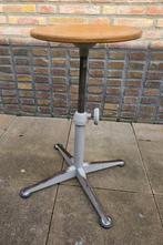 Vintage Ahrend Friso Cirkel verstelbare atelier kruk. 09/64., Huis en Inrichting, Krukjes, Ophalen, Gebruikt, Hout