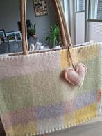 Wollen dekentas in Pasteltinten - veertje, Sieraden, Tassen en Uiterlijk, Tassen | Damestassen, Ophalen of Verzenden, Nieuw