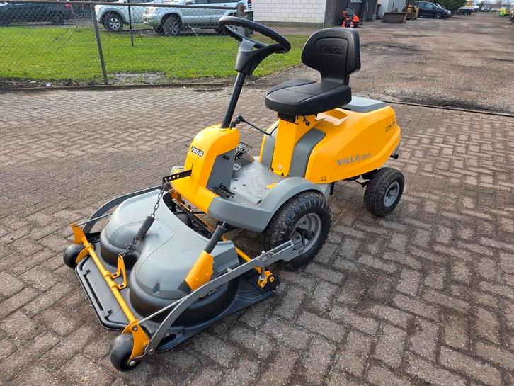 Zeer nette Stiga Villa 12 HST zitmaaier nieuw maaidek 92cm, Tuin en Terras, Zitmaaiers, Gebruikt, 90 tot 120 cm, Elektrische starter