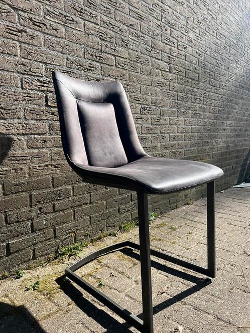 4 prachtige nette donker bruine stoelen, Huis en Inrichting, Stoelen, Zo goed als nieuw, Bruin, Ophalen