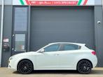 Alfa Romeo Giulietta 1.4 Turbo 120 PK Distinctive Clima/NAP/, Auto's, Alfa Romeo, Te koop, Benzine, Hatchback, Gebruikt