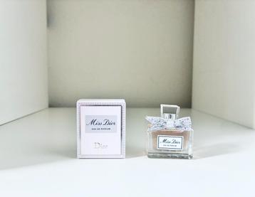 Dior, Miss Dior Eau de Parfum Miniatuur beschikbaar voor biedingen