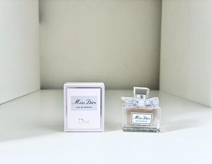 Dior, Miss Dior Eau de Parfum Miniatuur, Sieraden, Tassen en Uiterlijk, Uiterlijk | Parfum, Nieuw, Ophalen of Verzenden