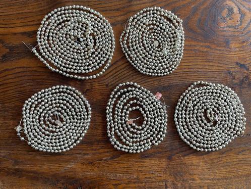 5x een antieke glazen kerstboom slinger zilverkleur, Diversen, Kerst, Verzenden