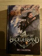Broederband De Caldera - John Flanagan, Boeken, Ophalen, Zo goed als nieuw