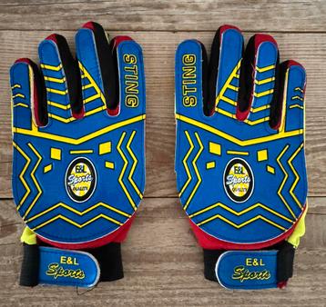Kinder keepers handschoenen beschikbaar voor biedingen