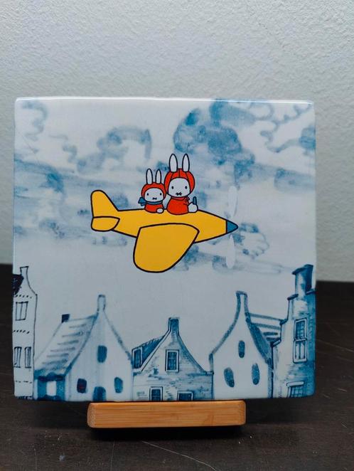 Storytiles - Nijntje in het vliegtuig - 13x13cm, Antiek en Kunst, Antiek | Wandborden en Tegels, Ophalen of Verzenden