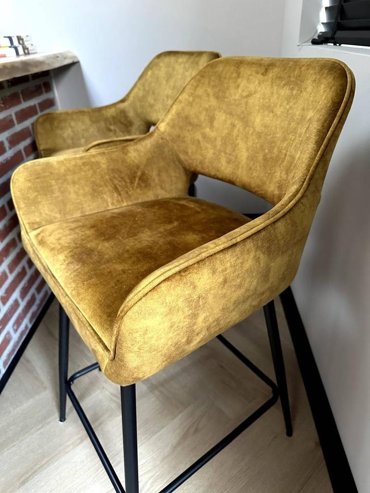 4x Barstoel Pim Velvet (Kleur: Oker Maat: L), Huis en Inrichting, Barkrukken, Zo goed als nieuw, 90 cm of meer, Kunststof, Metaal