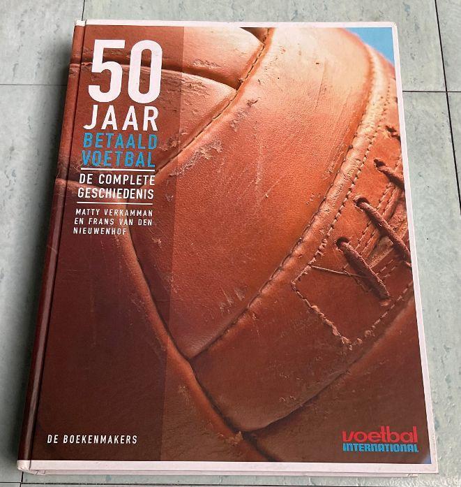 50 jaar betaald voetbal VI geschiedenis hardcover boek, Boeken, Sportboeken, Zo goed als nieuw, Balsport, Ophalen of Verzenden