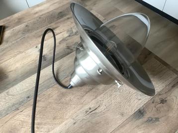 Industriële hanglamp  beschikbaar voor biedingen