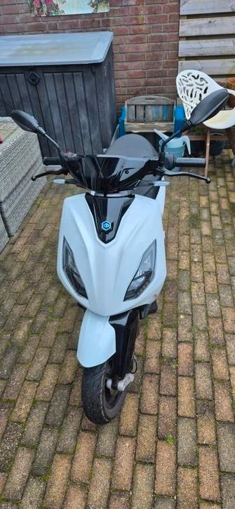 piaggio one, Fietsen en Brommers, Scooters | Piaggio, Zo goed als nieuw, Overige modellen, Maximaal 45 km/u, Elektrisch, Ophalen