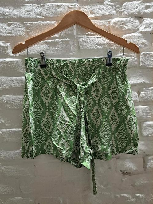 Korte broek Primark maat 40, Kleding | Dames, Broeken en Pantalons, Nieuw, Maat 38/40 (M), Groen, Kort, Verzenden