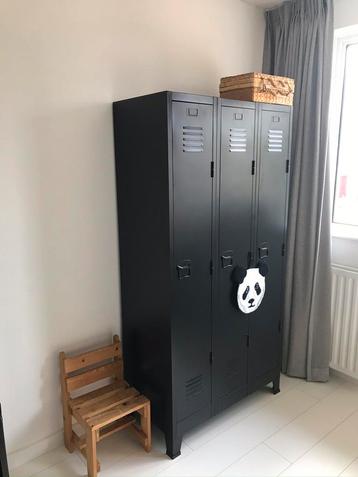 Garderobe kast 3-deurs metalen locker beschikbaar voor biedingen