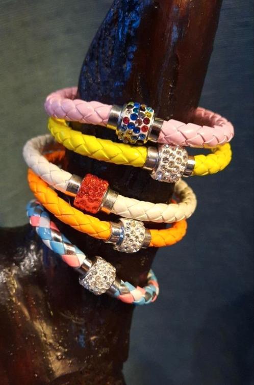 Leuke echt leren armband met kristallen Kraal., Sieraden, Tassen en Uiterlijk, Armbanden, Nieuw, Ophalen of Verzenden