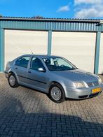 **VW Bora 1.6 16V goed en netjes **, Stof, 4 cilinders, Origineel Nederlands, Grijs