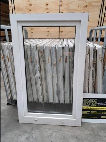 kunststof raam 86,5x137,5 cm, dubbelglas, draai kiep vleugel beschikbaar voor biedingen