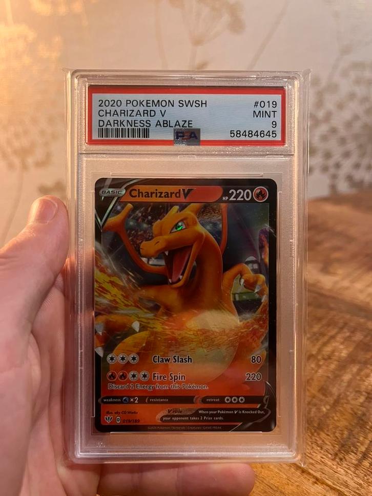 Pokemon TCG - Charizard V #19 PSA 9 (Darkness Ablaze), Hobby en Vrije tijd, Verzamelkaartspellen | Pokémon, Nieuw, Losse kaart