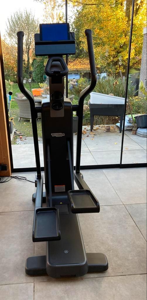 Technogym Elliptical Crosstrainer, Sport en Fitness, Fitnessapparatuur, Zo goed als nieuw, Crosstrainer, Armen, Metaal, Ophalen