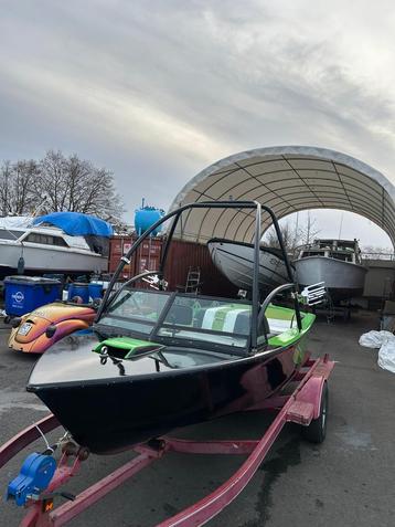 Ski Nautique 2001 V8 beschikbaar voor biedingen