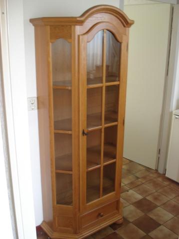 Vitrinekast groot  186 x 82 x  36  keukenkast  beschikbaar voor biedingen