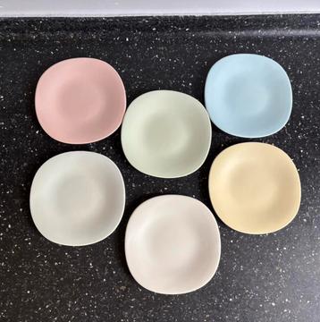 Taartbordjes Boch Belgium pastel beschikbaar voor biedingen
