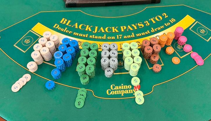 #21 Roulette chips (komen uit Holland Casino), Hobby en Vrije tijd, Gezelschapsspellen | Overige, Nieuw, Ophalen