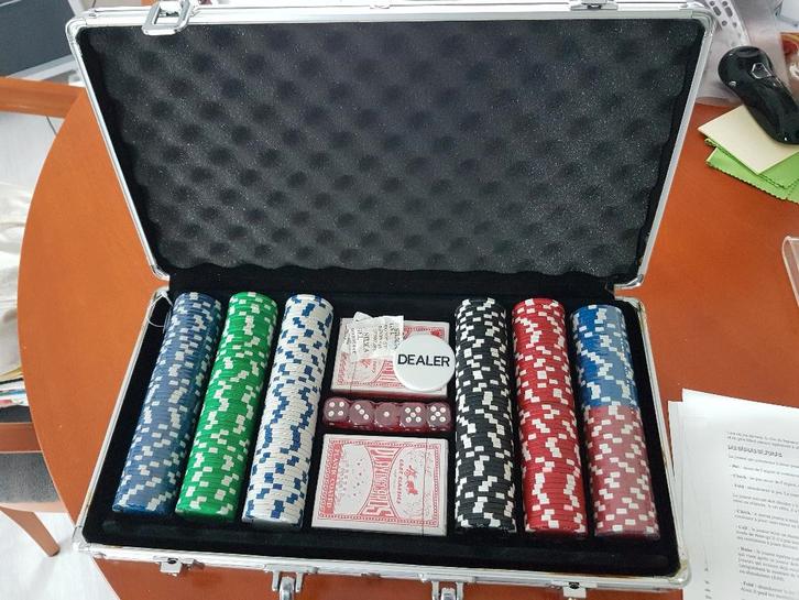 Aluminium koffers met Pokerspelen van Longfield games, Hobby en Vrije tijd, Gezelschapsspellen | Kaartspellen, Nieuw, Vijf spelers of meer