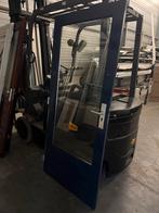 Donkerblauwe deur met glas, Ophalen