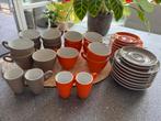 Koffie/espresso koppen met schotels oranje 9 stuks, Ophalen of Verzenden, Zo goed als nieuw, Effen, Kop(pen) en/of Schotel(s)
