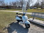 Witte retro snor scooter blauw kenteken 4takt, Gebruikt, Benzine, Ophalen, Overige merken