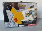 Pokémon Celebrations Collectors Chest Sealed 25th anniversar, Hobby en Vrije tijd, Verzamelkaartspellen | Pokémon, Ophalen of Verzenden
