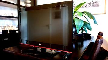 nette televisie LG 32LD350ZA  32", op poot, incl afstandbed. beschikbaar voor biedingen