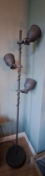Hektar vloerlamp IKEA, Huis en Inrichting, Lampen | Vloerlampen, Ophalen, Zo goed als nieuw, Industriële, Metaal