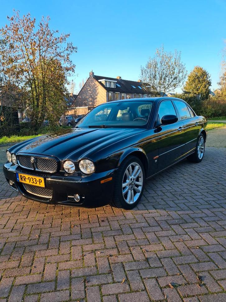 Jaguar XJR 4.2 V8 Supercharger 2003 zwart, Auto's, Jaguar, Bedrijf, XJ, ABS, Adaptive Cruise Control, Airbags, Airconditioning