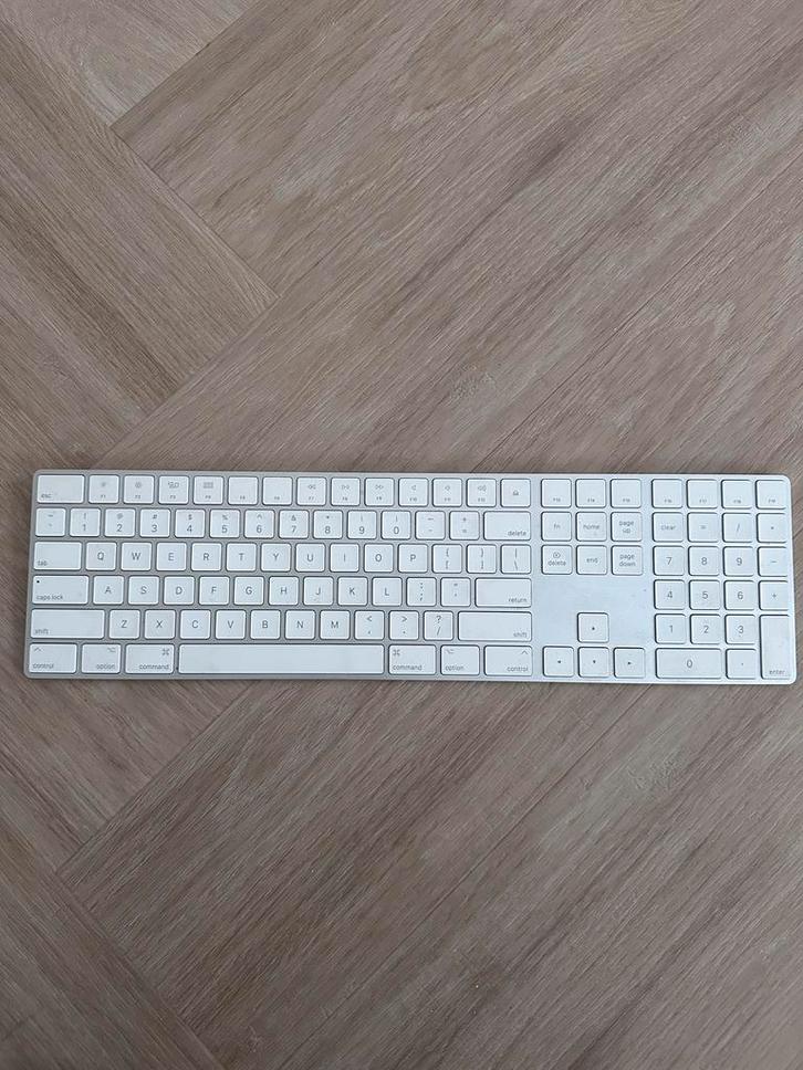 Apple Magic Keyboard A1843 - Uitstekende Staat, Computers en Software, Toetsenborden, Zo goed als nieuw, Qwerty, Draadloos, Multimediatoetsen