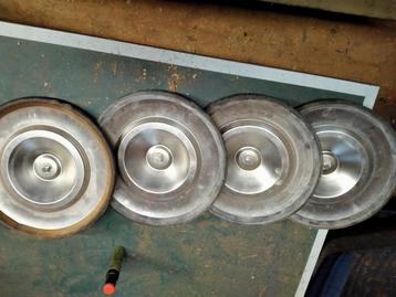 Wieldoppen Peugeot 304 beschikbaar voor biedingen