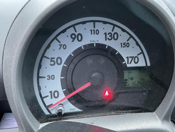 Zeer nette peugeot 107, Auto-onderdelen, Dashboard en Schakelaars, Peugeot, Nieuw, Ophalen of Verzenden