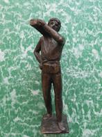 bronzen beeld, de Bouwvakker *man met balk op zijn schouder., Antiek en Kunst, Kunst | Beelden en Houtsnijwerken, Ophalen of Verzenden