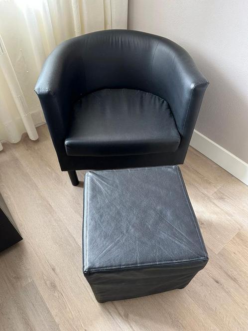 IKEA stoel met voetenbank, Huis en Inrichting, Stoelen, Zo goed als nieuw, Eén, Kunststof, Zwart, Ophalen