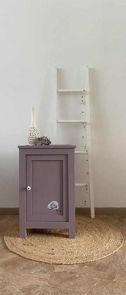 Nachtkastje/ Brocante nachtkastje/ Vintage nachtkastje, Huis en Inrichting, Slaapkamer | Nachtkastjes, Zo goed als nieuw, Minder dan 45 cm