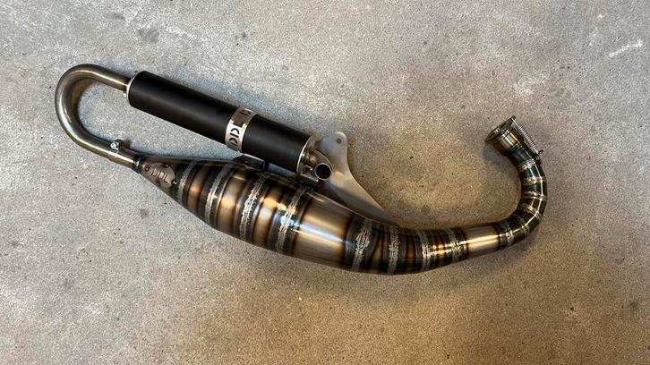 DDL Tuning uitlaat Runner 180 52 slag (1 test oud) OP=OP, Fietsen en Brommers, Brommeronderdelen | Scooters, Zo goed als nieuw