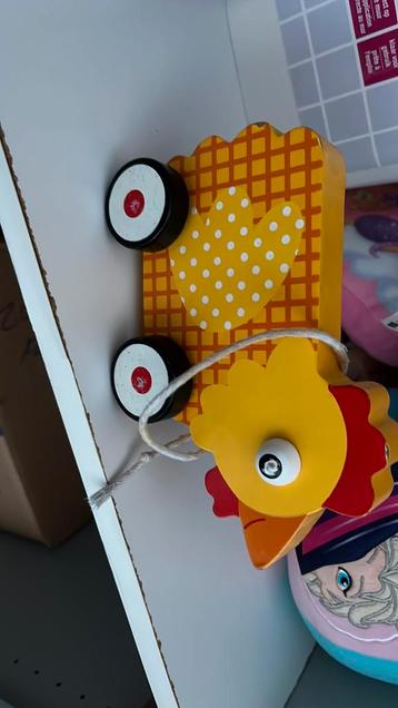 Houten trek kip beschikbaar voor biedingen