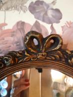 Mooie goudkleur spiegel met strik, Antiek en Kunst, Antiek | Spiegels, Ophalen of Verzenden, Ovaal, Minder dan 50 cm, Minder dan 100 cm