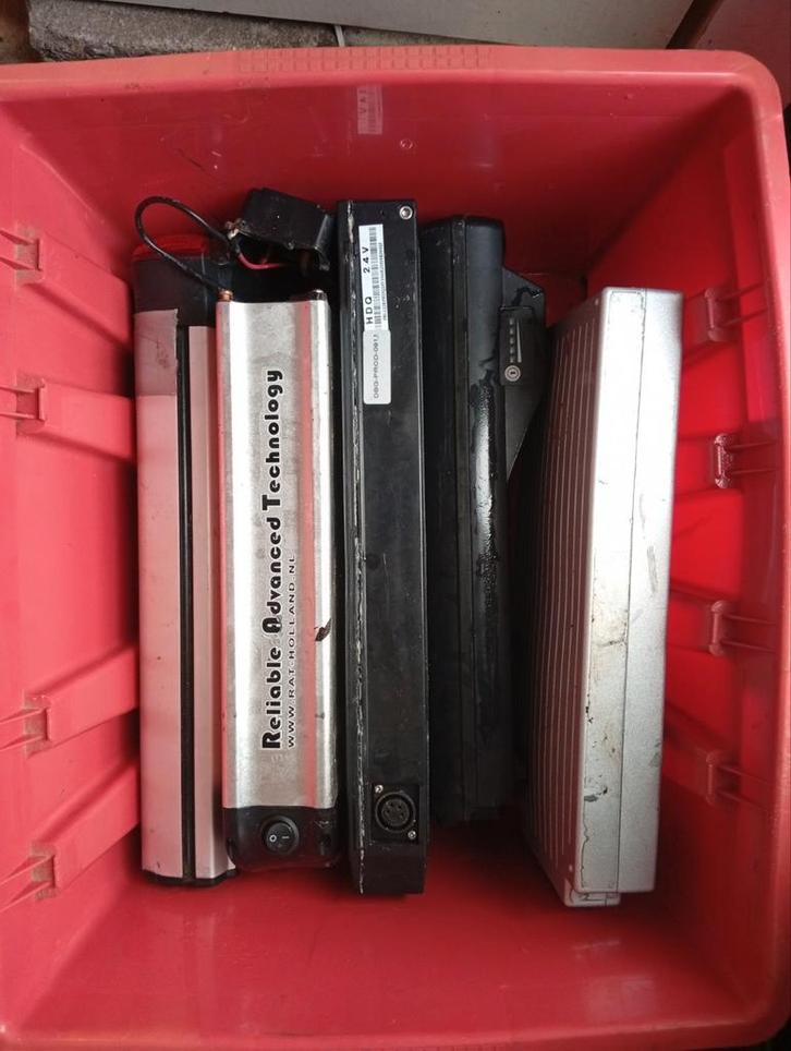 8 Defecte Fietsaccu's - Voor Onderdelen, Fietsen en Brommers, Fietsaccessoires | Fietsaccu's, Ophalen of Verzenden