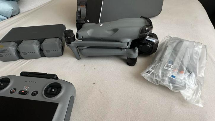 DJI Air 3 Fly More Combo met RC2 - Nieuwstaat!, Audio, Tv en Foto, Drones, Zo goed als nieuw, Ophalen