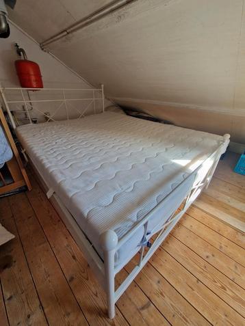 Te koop: Wit metalen bed van Beter Bed + matras beschikbaar voor biedingen